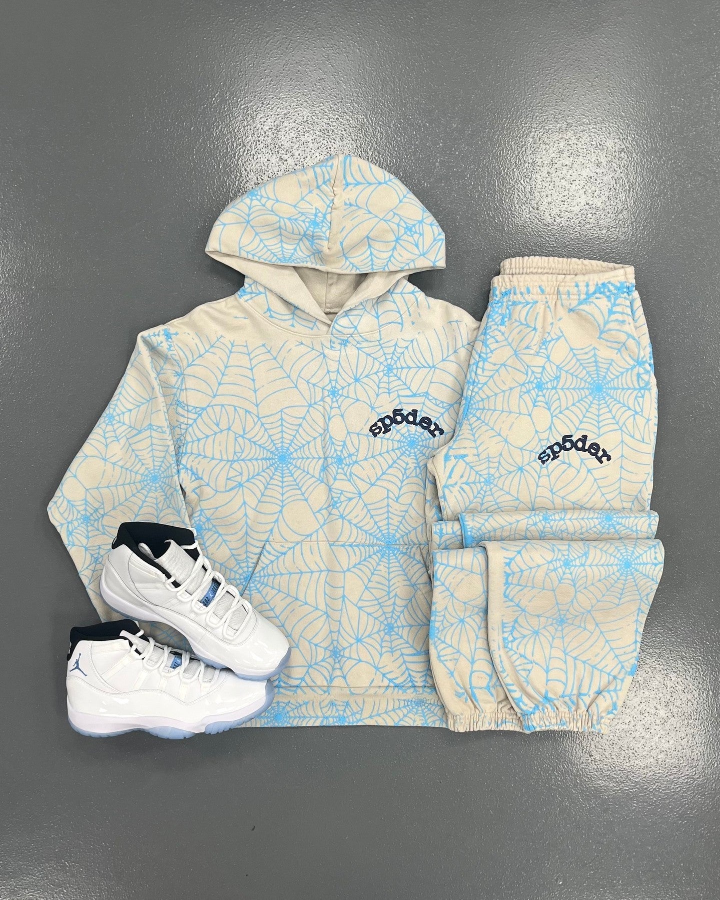 Fashion Hoodie Set - 23 (complete set includes clothing and shoes)