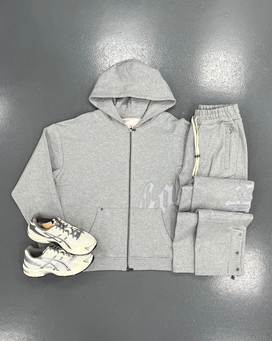 Fashion Hoodie Set - 15 (complete set includes clothing and shoes)