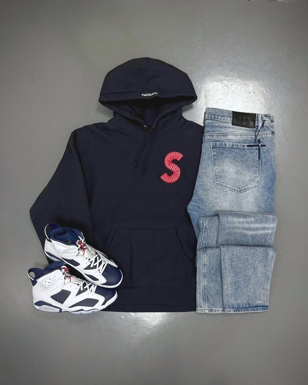 Fashion Hoodie Set - 4 (complete set includes clothing and shoes)